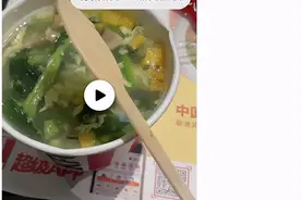 服了！杭州男子在肯德基喝汤，花钱买了个“木铲”图片