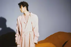 肖战王一博两人同时被黑上热搜？一博一句话应对黑粉图片