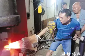 「十堰」十堰手艺人｜百年铁匠铺 手艺传承四代人图片