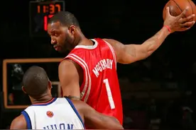 NBA球星手大是怎样的体验？奥尼尔喝水像喝口服液图片