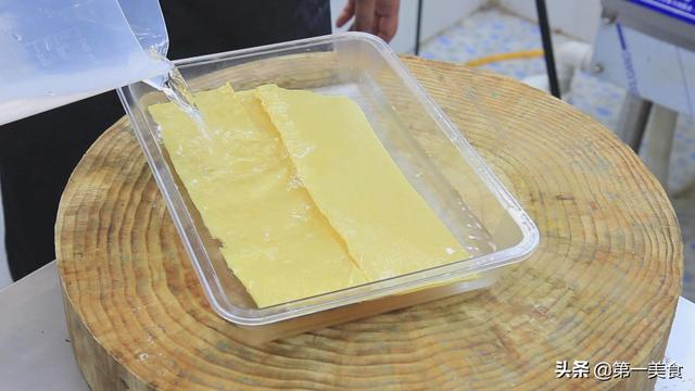厨师长教你做“麻辣油皮”，好吃开胃下酒小菜，豆皮劲道不易碎