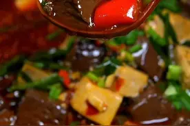 猪血炖豆腐，这样做猪血细腻不腥，味道鲜美更入味图片