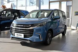 8.68万起售，和别克GL8一样都是7座MPV，实拍上汽大通MAXUS G50图片