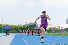 体测第一日，女排国手表情引关注，多人穿篮球鞋跑步，丁霞真能跳图片