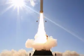 美国陆军试射新型导弹，射程达400公里，未来远打击火力核心图片