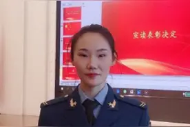 铿锵玫瑰：大学参军入伍，退伍后报考公务员，笔试成绩第一！图片