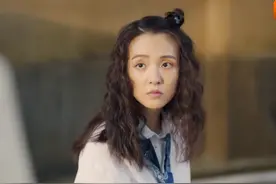 烫完泡面卷显老怎么办？吴倩在剧中用4种方法，轻松拯救发型翻车图片