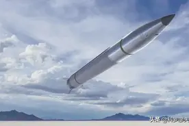 摸着中国过河？美军终于有了150公里远火，制导火箭弹射程翻倍图片
