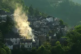 炊烟起了，我在门口等你。夕阳下了，我在山边等你图片