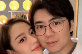 郎朗聊到儿子笑容满面，称像云朵一样可爱，娃两个月时变化极大图片