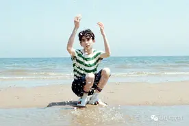 王源的手臂晒成了棕色，防晒霜的量你得用这么多图片