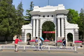 清华大学700多门课将全英授课，学校说法惹争议：要与国际化接轨图片