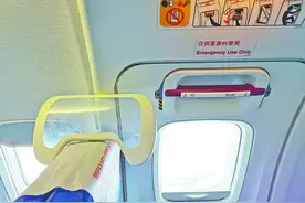 飞机刚落地，这名大学生就被拘图片