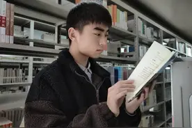 稳坐第一！湖北“男神”学霸：奖学金拿到手软，已被211名校录取图片