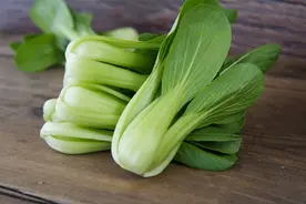 用清水洗青菜，相当于没洗，学会小妙招，农药污垢一冲就掉图片