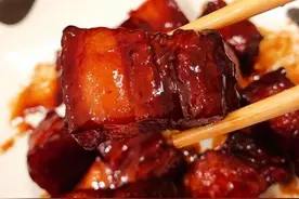 红烧肉怎么做才好吃？别直接焯水，做好5步，肉质软烂，红亮诱人图片