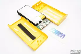 真我20000mAh移动电源拆解，一颗主控实现三口快充图片