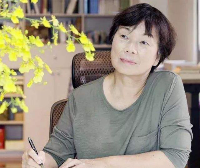 龙应台：既是作家又是官员，任台北文化局长，最终背离初衷