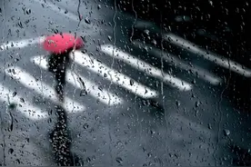 刚刚，雷电预警！降雨！降温！海淀明天低温至10℃！多穿！图片