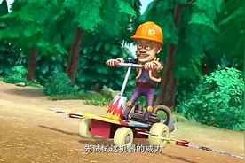 熊出没：光头强改造滑板车，不仅有火焰喷射器，还有变形电锯！视频封面