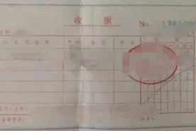 拉扯弟弟长大成人，婚礼上姐姐却没上桌，默默买单后离开图片