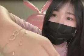 小团团露脸直播戴口罩确意外滑落，真相了图片