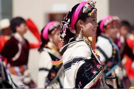 “女儿国”真的存在，当地美女如云，女人当家做主，男人地位低下图片