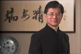 霍启刚继父罗康瑞：为追朱玲玲抛弃发妻，被儿子报复险后继无人图片