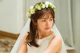 “儿媳，你妹一家怎么也住咱家”“小姑子搬来，你说都是一家人”图片