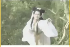 合租女室友，半夜一直半虚掩着门，这是什么意思啊？图片