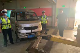 驾驶报废车上路涉嫌33条违法  警方督促司机及时处理违法记录图片