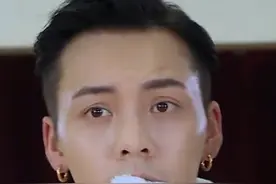 论陈伟霆有多喜欢咬东西图片