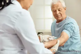 60岁以上老人医疗费用全免？是真的吗？图片