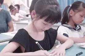 “鲸落体”开始在高中生中流行，字体唯美，老师喜欢，卷面分稳了图片