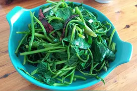 冬天遇到此菜就买，通便解毒，洁齿口不臭了，2元1把，正当季图片