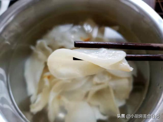 排骨花胶炖羊肚菌 2026年排骨花胶炖羊肚菌汤的功效