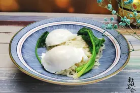 煮荷包蛋，沸水温水下锅都不对，做好5步加入2物，完整不起沫图片