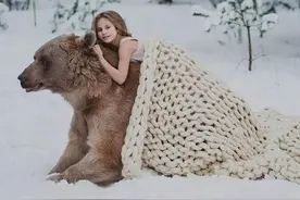 丧心病狂！战斗民族小两口喝酒不过瘾，痛饮消毒液，5个娃变孤儿图片