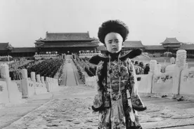福建男子展出1吨重清朝“龙床”，开价5亿，只卖中国人图片