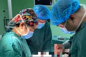 10岁女孩屁股上切出巨大肿瘤！家长在关注孩子学习的同时，别忘了TA的身体变化图片