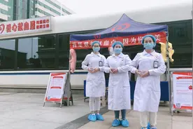 向“热血英雄”表白！武汉街头献血点“土味情话”好甜蜜图片