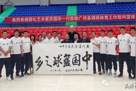 原国家八一队著名篮球运动员马占福一行看望慰问县福利院儿童、老人和我县篮球健儿图片