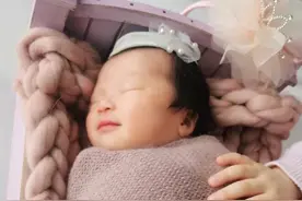 35岁港姐冠军生了！为求吉日直接剖腹，嫁大17岁富豪连生两女图片