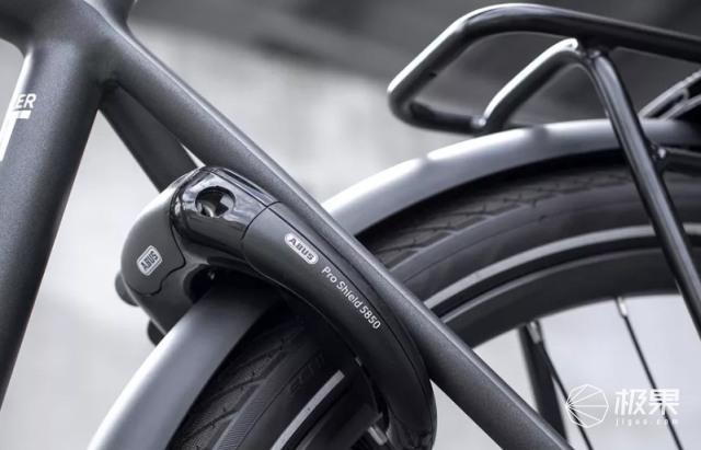 英国老牌厂商凯旋推出首款电动自行车Trekker GT，售价23476元