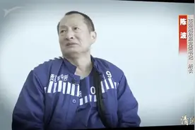 “见到我的车，你就得敬礼”图片