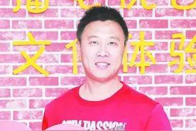 手绘战“疫”信封  　用书信将爱连在一起图片