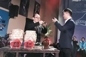 刘强东和员工聚会，一老员工说：很多家长都害怕孩子在京东工作图片