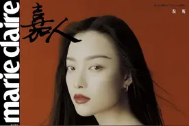 倪妮登《嘉人》七月刊封面，丝绒红裙尽显风情，美背骨干撩人图片