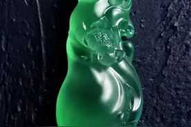 翡翠玉雕不一定要工多复杂，简简单单的线条也能雕出沁人心弦的美图片