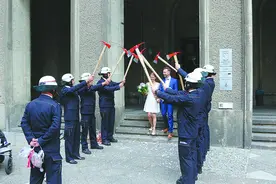 特殊时期德国人在大街上办婚礼图片